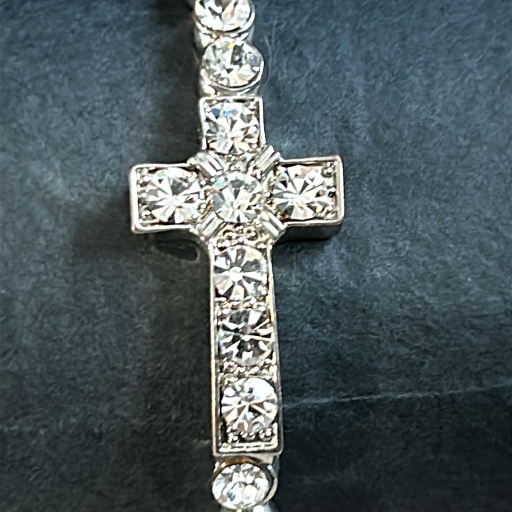 Women’s‎ vintage dainty silver tone crystal bangle bracelet with cross one size - Picture 3 of 7